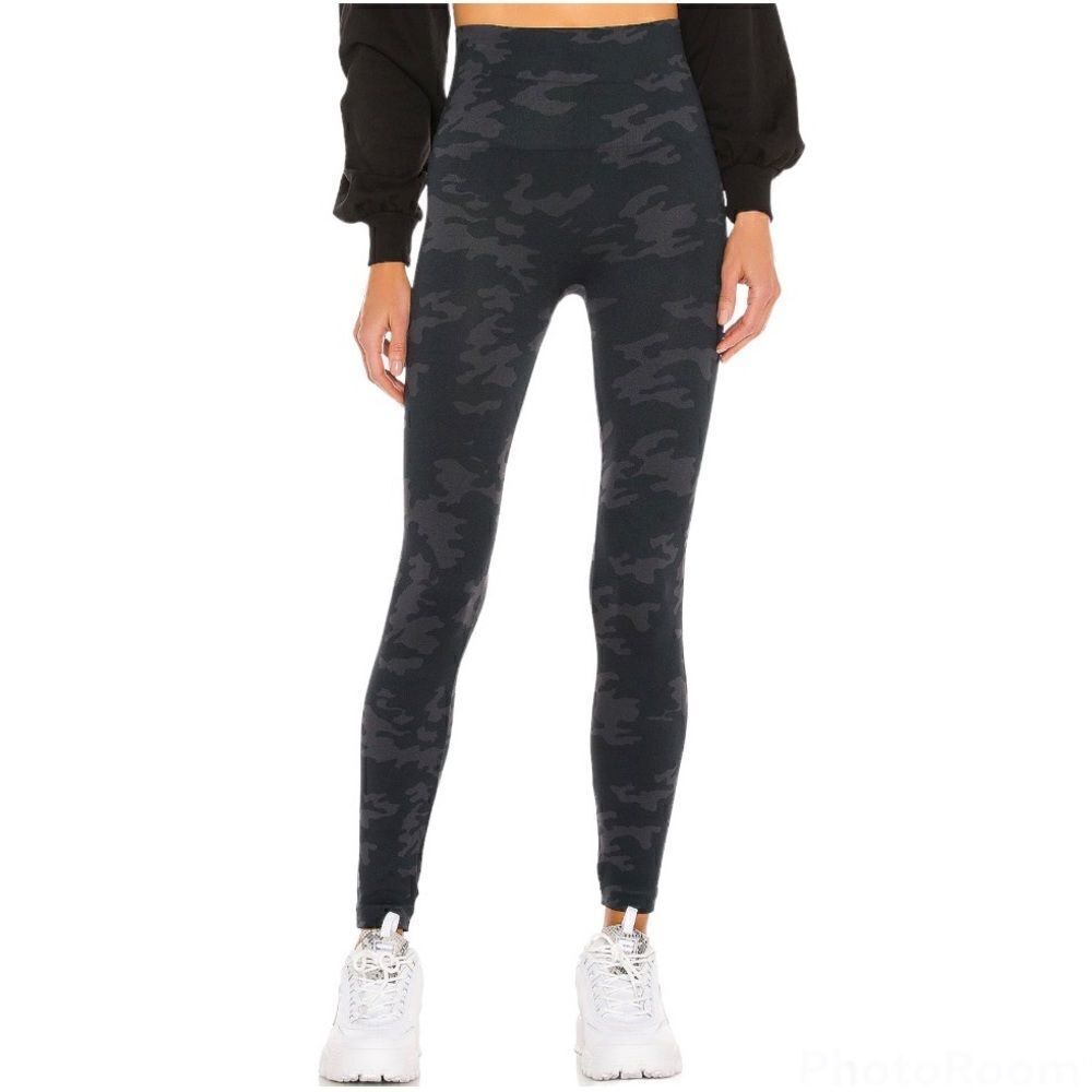 Spanx Look at Me Now Seamless‎ Leggings Black Camo Size S
